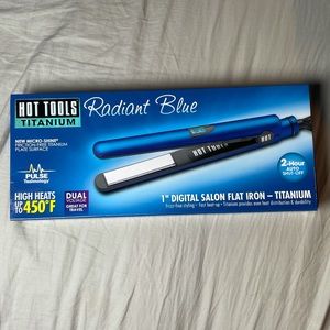 Hot Tools Titanium Flat Iron